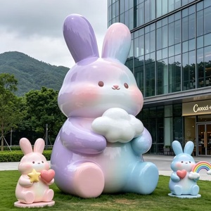 Statue de lapin mascotte géante colorée personnalisée pour centre commercial, sculpture extérieure en fibre de verre pour parc à thème, décoration événementielle étanche en PRV - Product Image 2