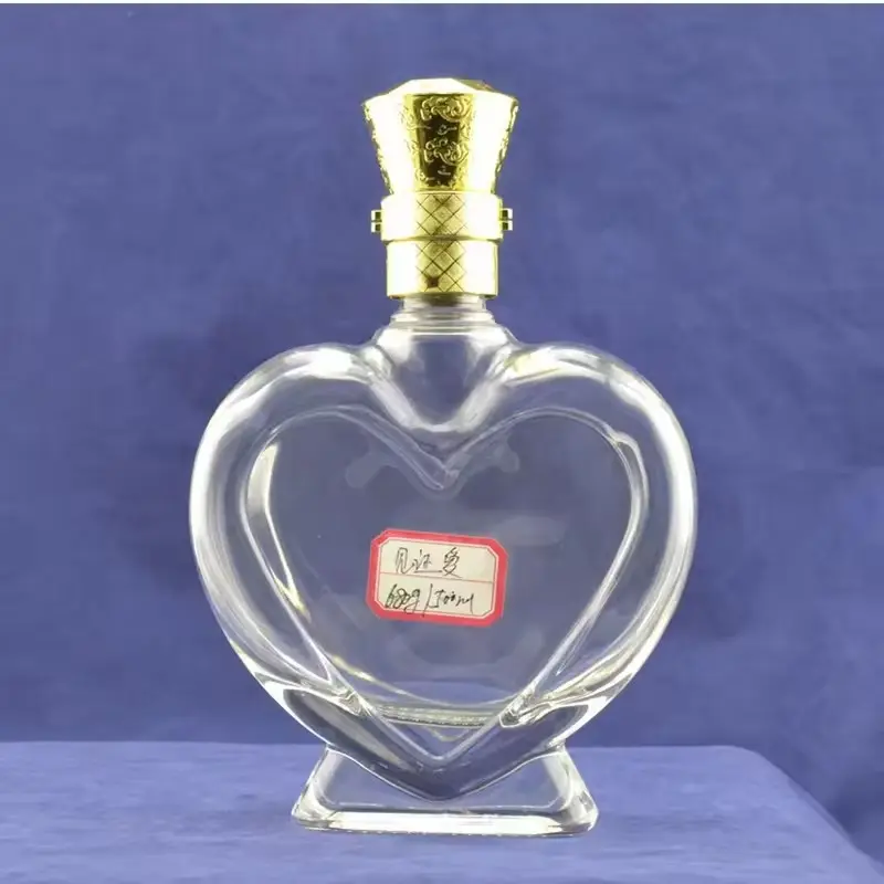 Premium Alcoholic Beverage Packaging Glass 500ml Love Heart Shape Glass Bottle For Whiskey