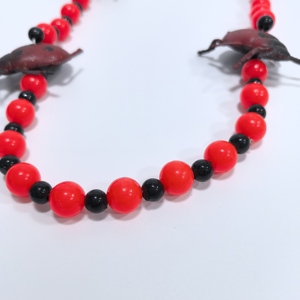 Collana di Perline Artigianale all'Ingrosso a Forma di Coccinella Nera in Gomma per Halloween, Collana di Perline Rosse e Nere, Decorazione per Feste di Carnevale - Product Image 6