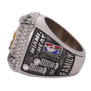 Anillo de Hombre Vintage Cuadrado Grueso de Esmalte con Incrustaciones de Zirconia en Aleación de Plata, Tema Deportivo <span class=keywords><strong>LeBron</strong></span> <span class=keywords><strong>James</strong></span> Miami Heat 2012 - Product Image 4