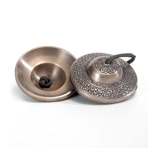 Coppia di Cimbali Tibetani Tingsha da 8 cm in Ottone Antico, Campane Mantra per Yoga, Meditazione, Preghiera Buddista, Rituali e Bagno Sonoro - Vendita all'Ingrosso - Product Image 1