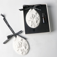 Diffuseur d'huiles essentielles en céramique en forme de fleur de camélia, parfumé, pour voiture, armoire, parfum d'ambiance, boîte cadeau FinRu