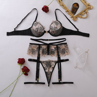 Nouvel ensemble de lingerie en maille transparente brodée : soutien-gorge sans doublure, porte-jarretelles, culotte et harnais de cuisse