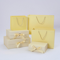 Set Kotak Hadiah Magnetik Biodegradable Mewah Kustom dengan Tas Kertas Seni dan Penutup untuk Kemasan Kosmetik, Pakaian, Lilin, Desain OEM