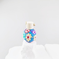 Vente en gros de flacons de parfum pour voiture, emballage de fleurs colorées, flacon de parfum rond avec bouchon en bois