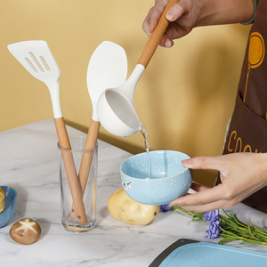 Juego de 33 piezas de accesorios de cocina antiadherentes, utensilios de cocina de silicona, utensilios de cocina de madera con mango de madera - Product Image 5