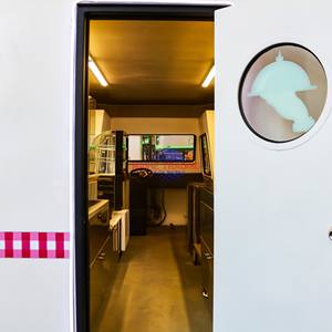 Remorque de restauration mobile personnalisée pour la vente de café, de pizzas et de fast-food, entièrement équipée - Product Image 2