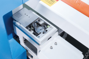 China Computadora automática CNC Colchón de una sola cabeza Tela Bedcover Costura Quiling Máquina acolchadora de una sola aguja Precio - Product Image 4