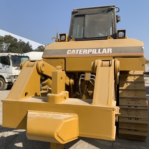 Bulldozer Caterpillar D8R d'occasion, original du Japon, avec ripper - Product Image 1
