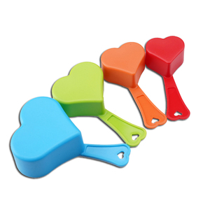 Juego de Tazas Medidoras de Plástico en Forma de Corazón Coloridas de Alta Calidad para Hornear y Cocinar - Product Image 5