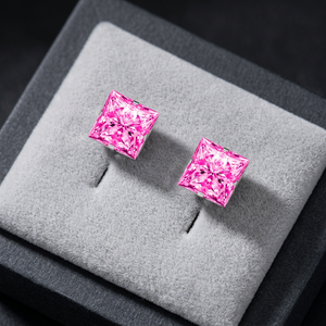 Boucles d'oreilles clous en argent sterling 925 avec zircon cubique rose taille princesse 5 mm, serties à griffes, pour filles - Vente en gros de bijoux de mode raffinés - Product Image 2