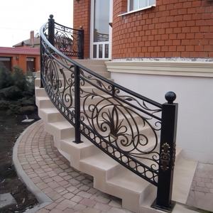 Ringhiere per scale in ferro battuto curvo decorativo per ringhiere per balcone resistente alla ruggine Villa Houston - Product Image 1