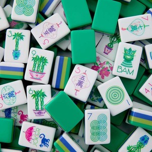 Jeu de Mahjong Vert en Acrylique Version Américaine – Collection Élégante de 160 Tuiles – Jeu de Société pour Adultes - Product Image 3
