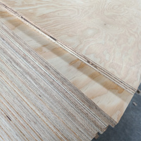 Bois de construction traité sous pression 70x35 et contreplaqué multicouche pour palettes et terrasses