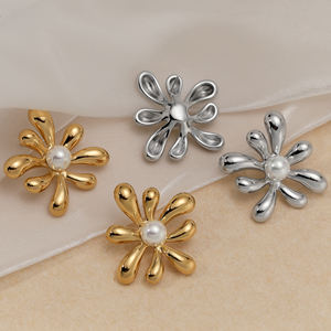 Clioro ต่างหู<span class=keywords><strong>ส</strong></span><span class=keywords><strong>แตน</strong></span><span class=keywords><strong>เล</strong></span><span class=keywords><strong>ส</strong></span>ไม่เป็นสนิมกันน้ำสำหรับผู้หญิงต่างหูไข่มุกชุบทองเครื่องประดับสำหรับผู้หญิง - Product Image 2