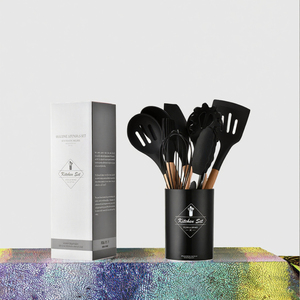 Ensemble d'ustensiles de cuisine en silicone coloré de 12 pièces Poignée en bois Ustensiles de cuisine antiadhésifs Spatule Cuillère Boîte de rangement Alimentaire Sûr Amusant Fonctionnel - Product Image 2