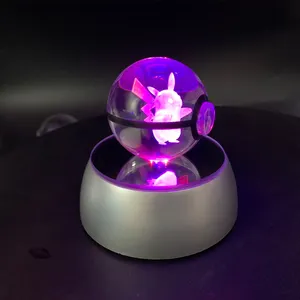 Günstige Großhandel New Crystal Pokeball Design benutzer definierte 3D Crystal Poke Mon Go Ball Mit LED-Basis