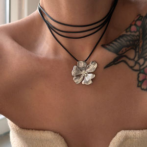 Роскошные эффектные ювелирные изделия из нержавеющей стали Регулируемая Веревка 18k позолоченный Большой цветок розы колье для женщин - Product Image 3