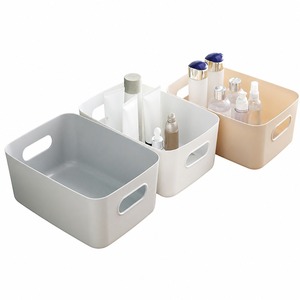 Bacs de rangement en plastique avec poignées pour l'organisation de la salle de bain, conteneurs domestiques de grande capacité roses et blancs - Product Image 4