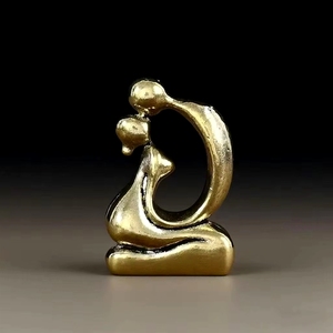 Statue en laiton de style nordique, couple romantique enlacé, pour la décoration d'un salon moderne ou d'un meuble TV - Product Image 4