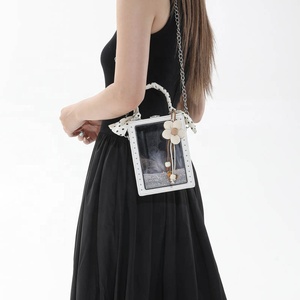 Nuova Borsa a Tracolla a Forma di Fotocamera in Pelle PU, Casual e Divertente, Stile Vintage, con Manico a Sciarpa, Lucida - Product Image 6