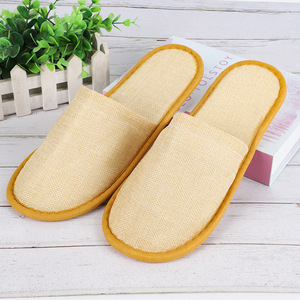 Pantuflas desechables antideslizantes de lino marca Lucky, venta al por mayor de fábrica, personalizables con logo impreso, para hoteles, B&B y viajes (paquete de media docena) - Product Image 5