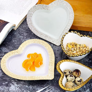 Assiettes <span class=keywords><strong>de</strong></span> présentation jetables <span class=keywords><strong>en</strong></span> plastique martelé <span class=keywords><strong>en</strong></span> <span class=keywords><strong>forme</strong></span> <span class=keywords><strong>de</strong></span> cœur, bord doré, bord argenté, pour réceptions <span class=keywords><strong>de</strong></span> mariage, banquets et traiteurs - Product Image 4