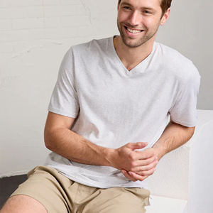 เสื้อยืดแขนสั้นของผู้ชายเสื้อยืดสีพื้นแบบเรียบง่ายระบายอากาศได้ดีเข้ารูปใส่สบายผ้า100% คอวี - Product Image 5