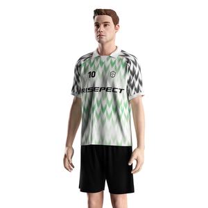 Maillot de football à séchage rapide avec col polo en V, empiècements en maille respirante et graphismes personnalisés pour le port sur le terrain - Product Image 2