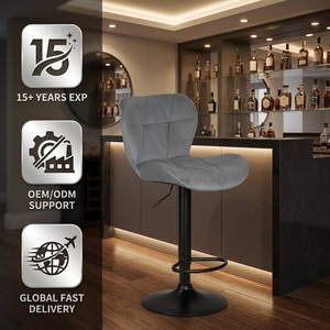 Tabouret de luxe à rotation 360° avec siège rembourré en cuir, base métallique et levage pneumatique pour table de casino de luxe et suite de jeu privée - Product Image 2