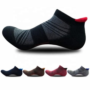Chaussettes de sport unisexes professionnelles invisibles avec soutien de la voûte plantaire, antidérapantes, respirantes, pour la course et la gym - Product Image 1