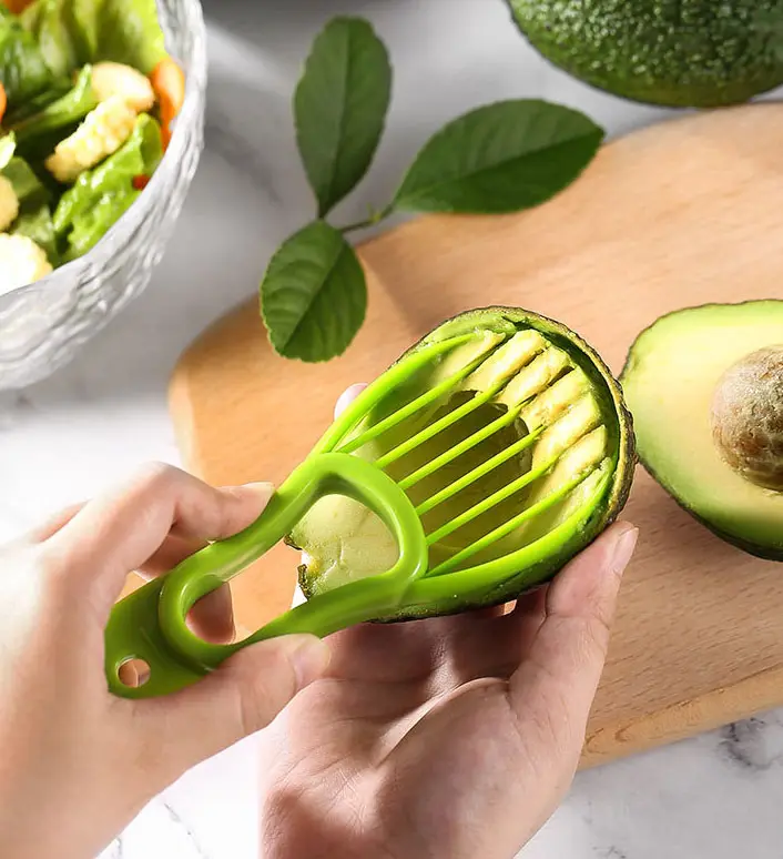 Groothandel Draagbare Multifunctionele 3in1 Keuken Salade Maken Gereedschap Fruit Snijmachine Plastic Avocado Cutter Dunschiller