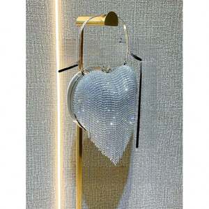 حقيبة يد نسائية على شكل قلب مرصعة بالأحجار الكريمة للسهرات والحفلات، حقيبة يد ذهبية مزينة بالكريستال - Product Image 3