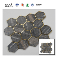 Carreaux de mosaïque hexagonale en marbre blanc de Carrare mélangé avec des bandes métalliques dorées pour la décoration de chambre à coucher