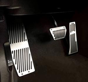 YIQIDA per <span class=keywords><strong>BMW</strong></span> Serie 3 Kit Interni Perforati Copripedali Freno e Acceleratore in Lega di Alluminio 3 Pezzi con Viti Antiscivolo - Product Image 2