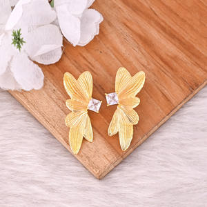 Boucles d'oreilles classiques en laiton plaqué or jaune, boucles d'oreilles en laiton plaqué or de haute qualité, boucles d'oreilles en CZ faites à la main, cadeau d'anniversaire - Product Image 1