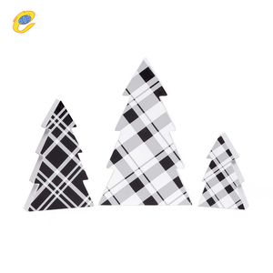 Decorazione Natalizia da Tavolo Ecologica in Legno con Motivo a Scacchi Bianco e Nero, Tagliata al Laser, Unica nel Suo Genere - Product Image 2