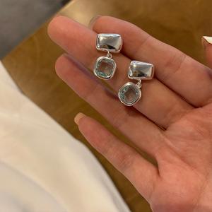 Pendientes Wenchi S925 de Plata Pura con Azul Marino y Cristales en Forma de Bloque, Sensación Fresca y Limpia, Modelo de Temperamento Sencillo con Detalles en Oro de 18K - Product Image 3