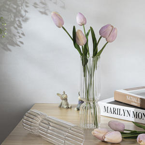 مزهرية زجاجية شفافة بتصميم أوروبي وطراز صيني جديد راقٍ مصنوعة يدويًا بالكامل بتصميم مخطط بسيط لغرفة المعيشة والردهة - Product Image 4