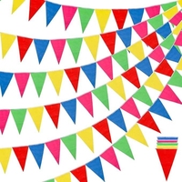 Vente en gros de drapeaux en plastique en papier PVC avec impression de logo personnalisé fête d'anniversaire vacances en forme de fanion en couleurs assorties
