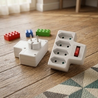 Adaptador en Forma de T Blanco con Certificación TUV SUD, 1 Entrada Schuko, 4 Tomas Tipo C Europeas, Interruptor Basculante Rojo de 2.5A