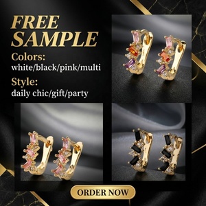 Pendientes Huggie Clásicos Chapados en Oro de 18K con Diseños de Circones Modernos, Joyería de Latón para Mujer, Excelente Idea de Regalo de Aniversario - Product Image 1