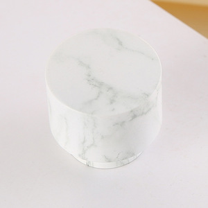 Vente en gros directe d'usine, bouchon de flacon de parfum de luxe sur mesure en zamac 15 mm, <span class=keywords><strong>alliage</strong></span> de zinc <span class=keywords><strong>blanc</strong></span>, logo personnalisé, ouverture facile - Product Image 4