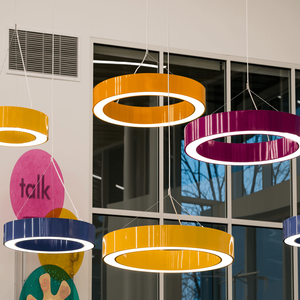 Thiết Kế Hiện Đại Đầy Màu Sắc <span class=keywords><strong>Led</strong></span> Cong <span class=keywords><strong>Chandelier</strong></span> Chiếu Sáng Pendant Thông Tư Ánh Sáng Tuyến Tính Cho Văn Phòng Phòng Trưng Bày Trường Học - Product Image 3