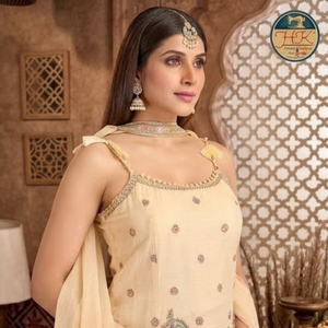 Ensemble indien pour femme : tunique kurti brodée sans manches à fines bretelles, pantalon palazzo à jambes larges et dupatta - Product Image 2
