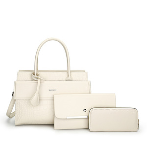 Ensemble de sacs à main 3 pièces en PU gaufré croco pour femme, idéal pour le travail, avec pochette à rabat, portefeuille zippé et bandoulière amovible - Product Image 4