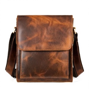 Sac bandoulière en cuir véritable vintage, logo personnalisé, fait main, élégant, unisexe, sac messager d'hiver, sac de voyage portable - Product Image 1