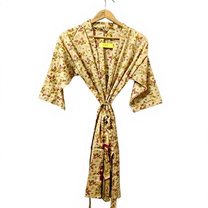 Kimono de seda 100% para mujer, con estampado floral y de peces, estilo bohemio, para festivales y uso diario. - Product Image 1