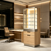 Spécialisés dans les vitrines LED modernes sur mesure, en gros et en détail, idéales pour les magasins de lunettes de soleil et les studios d'optique