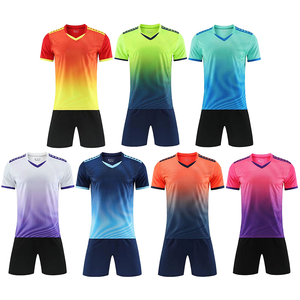 Conjunto de Camiseta y Pantalones Cortos de Fútbol Personalizados para Hombre, Impresión por Sublimación, Uniforme de Entrenamiento de Fútbol con Degradado - Product Image 1